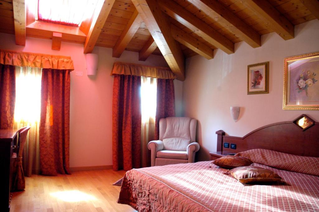 Hotel San Paolo Кампозамп'єро Номер фото